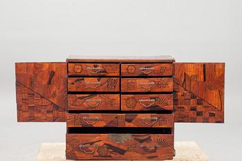 SKÅP, asiatiskt, 18/1900-tal.