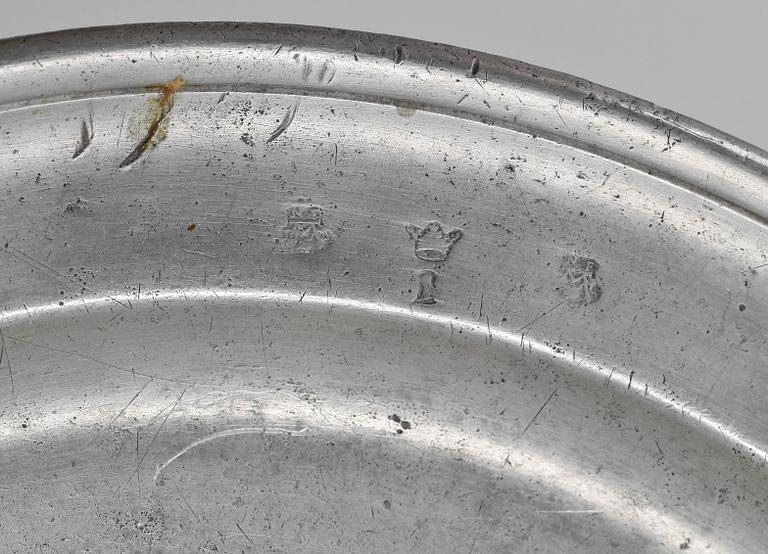 FAT samt SKÅLFAT, tenn, Västerås resp Karlshamn, 1700/1800-tal.