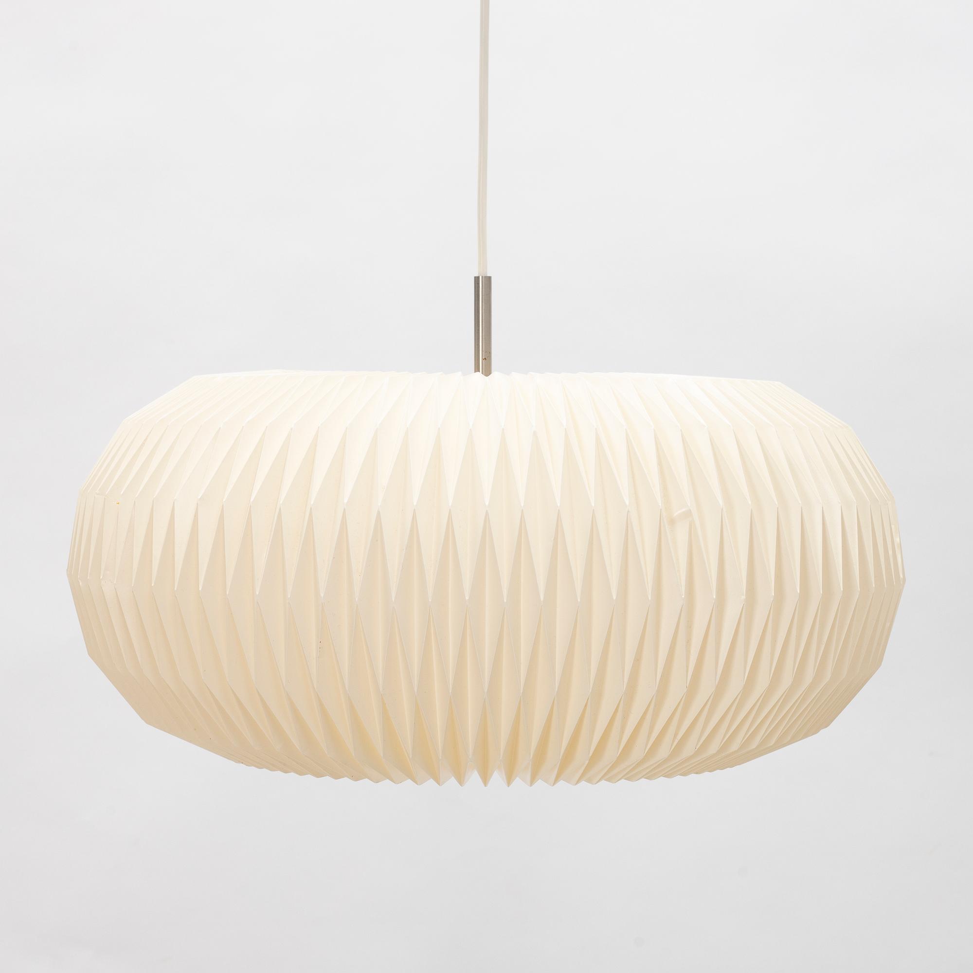 Lisa Navne, taklampam "195 B Donut", LeKlint Danmark.