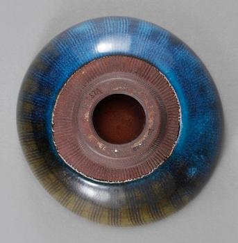 SKÅL PÅ FOT, stengods, Wilhelm Kåge, Farstagods, Gustavsbergs Studio, omkring 1900-talets mitt.