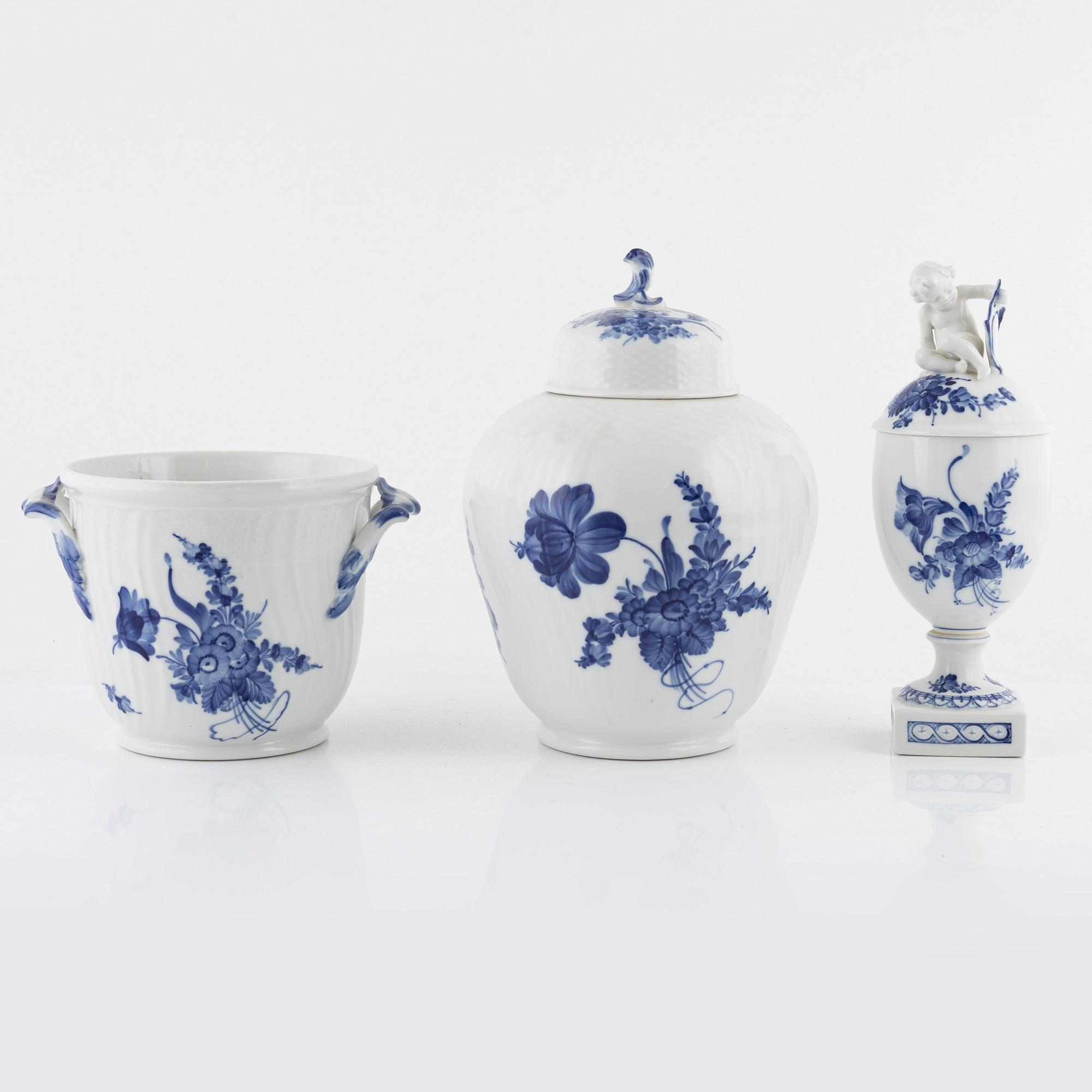 Mat- och kaffeservis, 86 delar, "Blå Blomst", Royal Copenhagen, Danmark.