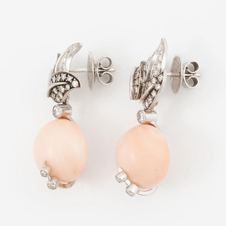 Earrings, 18K white gold with pink corals and brilliant-cut diamonds.