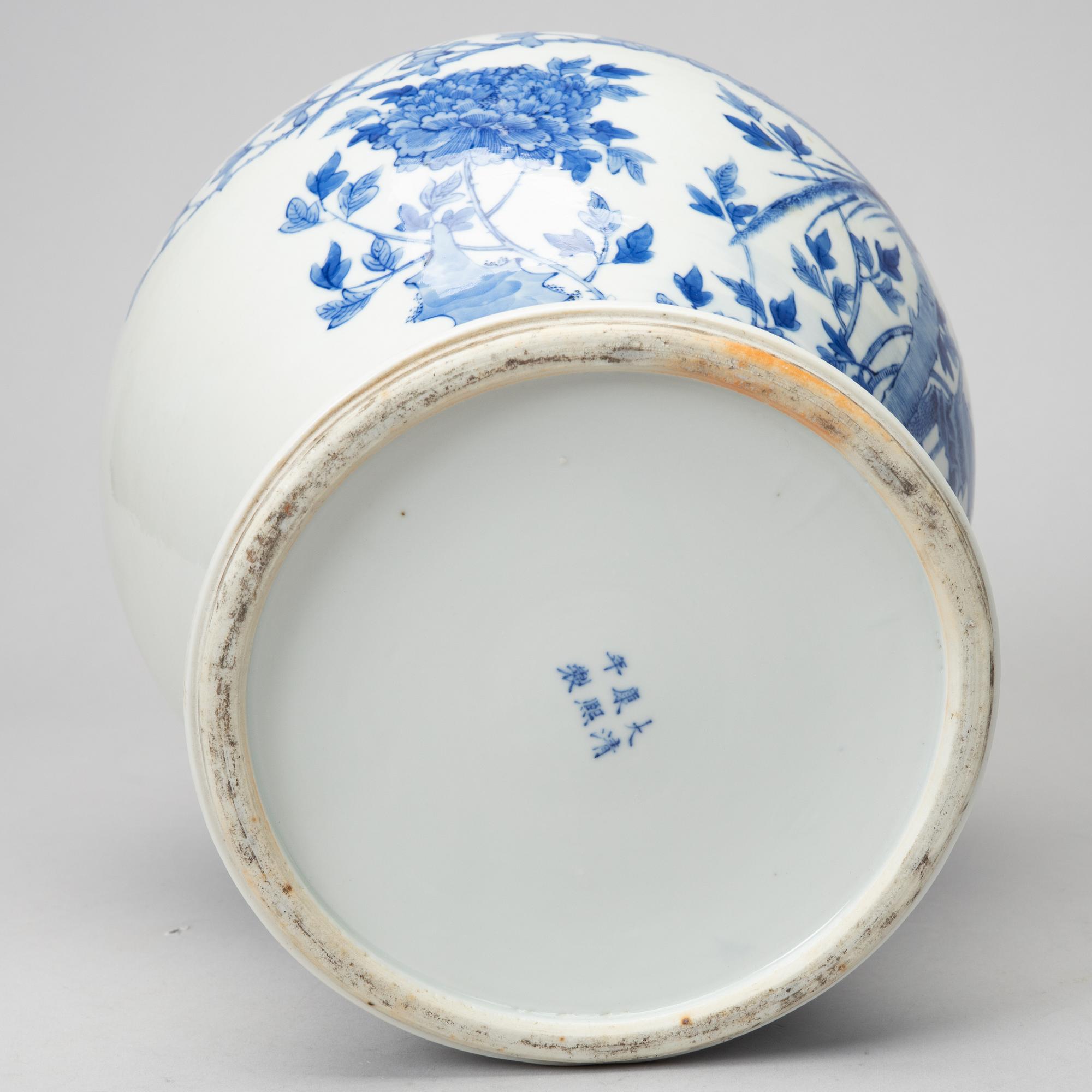 A Chinese blue and white Kangxi-style jar with lid, 20th century.