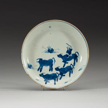 A set of three blue and white dishes, Ming dynasty, Tianqi/Chongzhen, 17th Century.