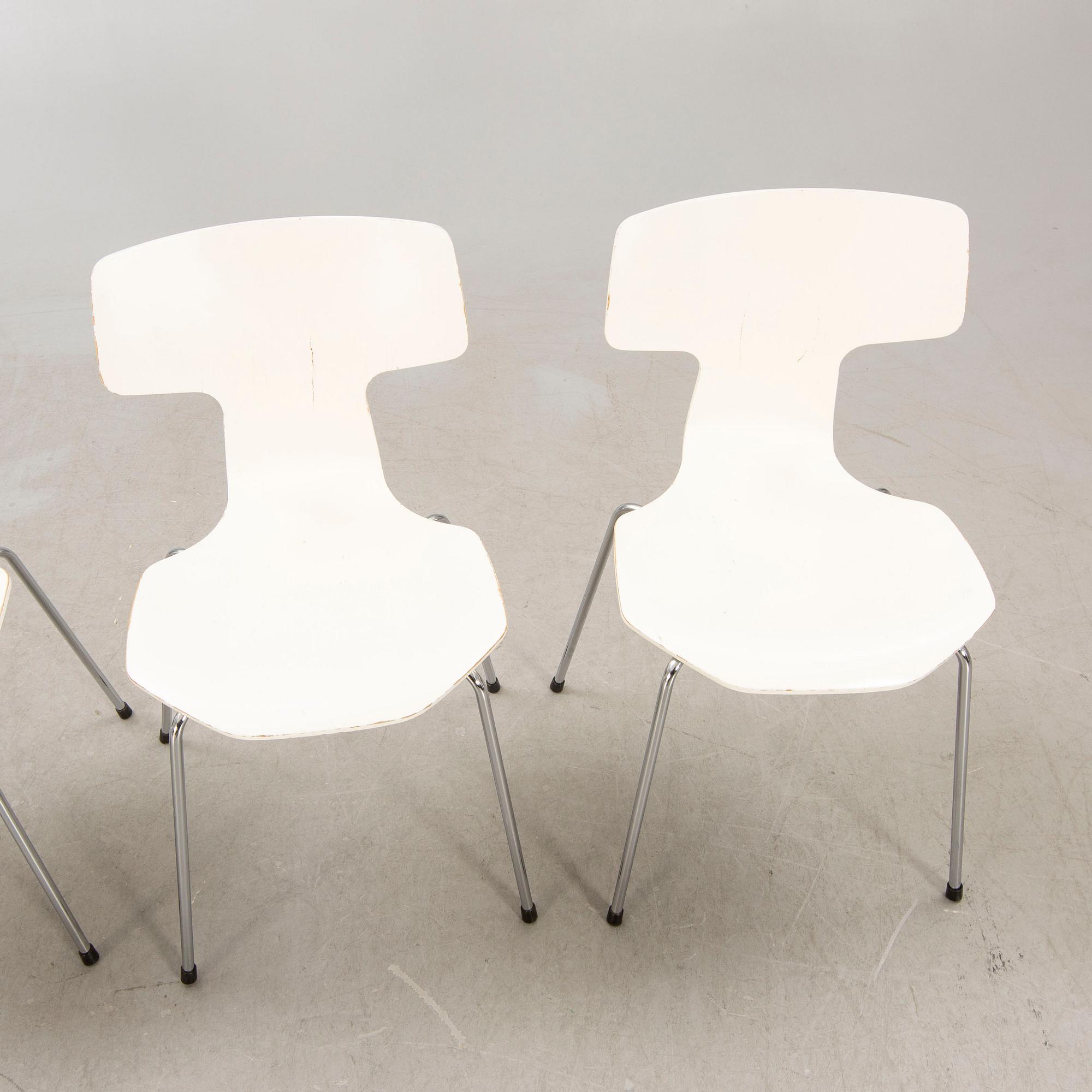 Arne Jacobsen, stolar, 4 st, "T-stolen/Hammarstolen" för Fritz Hansen Danmark, 1900-talets slut.