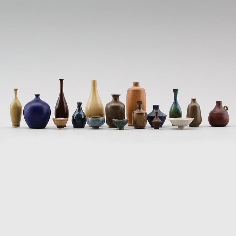 MINIATYRVASER OCH SKÅLAR, 17 st, stengods, bl a Höganäs, Rörstrand och Royal Copenhagen.