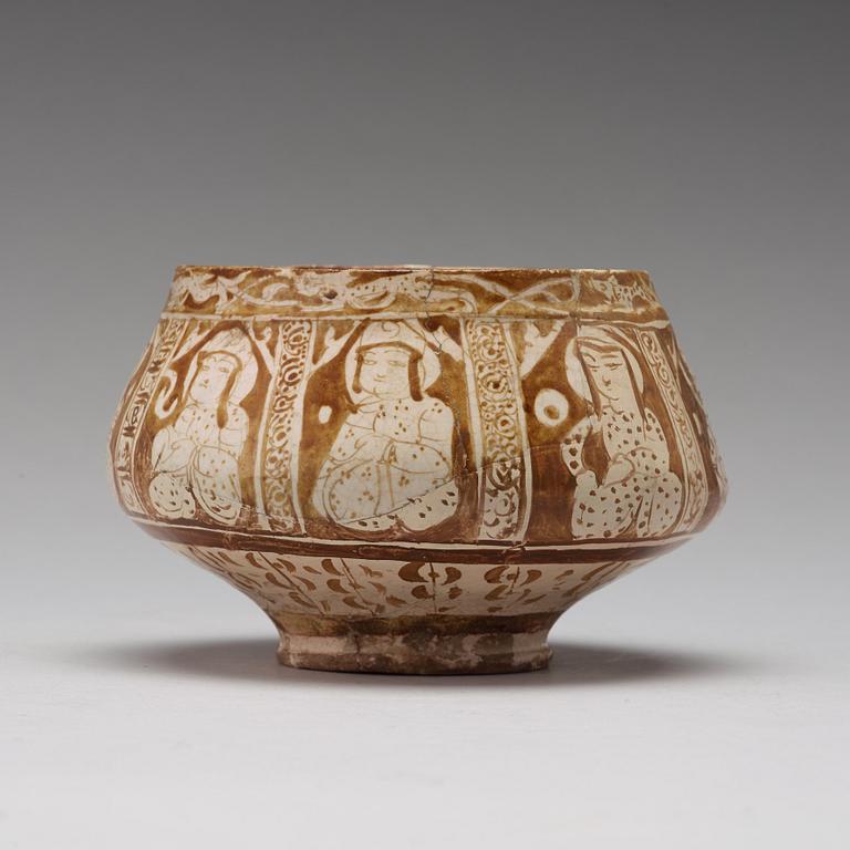 SKÅL, lergods med lysterdekor, höjd ca 10,5 cm, Persien/Iran 1100-1200-tal.