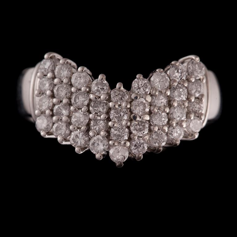 RING, platina (900), briljantslipade diamanter. Vikt ca 5,4 g.