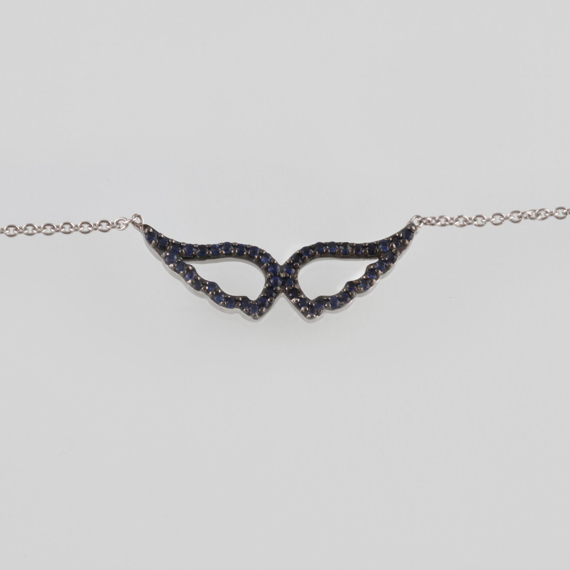 COLLIER, 18K vitguld med fasettslipade blå safirer ca 0.15 ct. Vikt 2,2 gram.