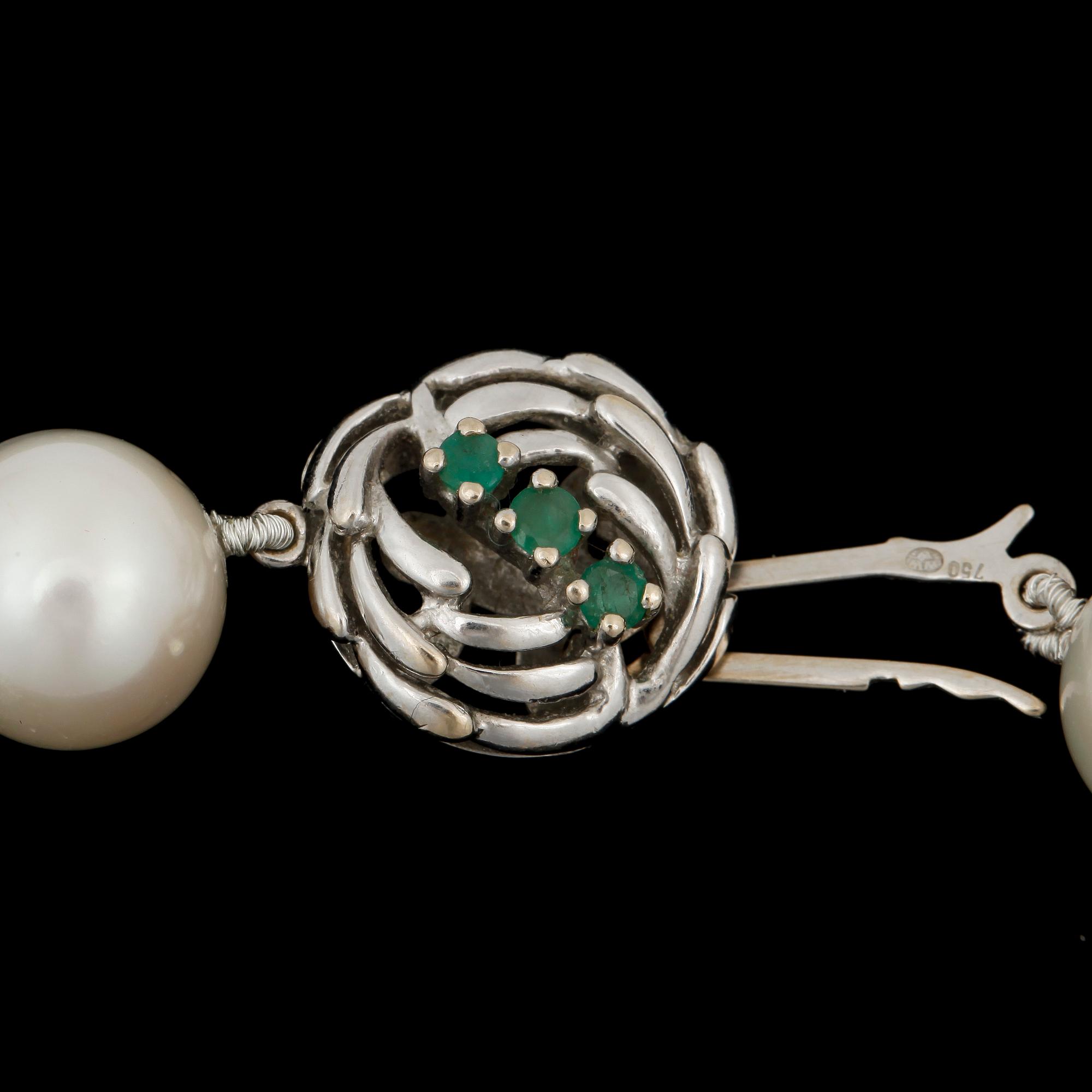 PÄRLCOLLIER, odlade pärlor, med lås i 18 k vitguld.