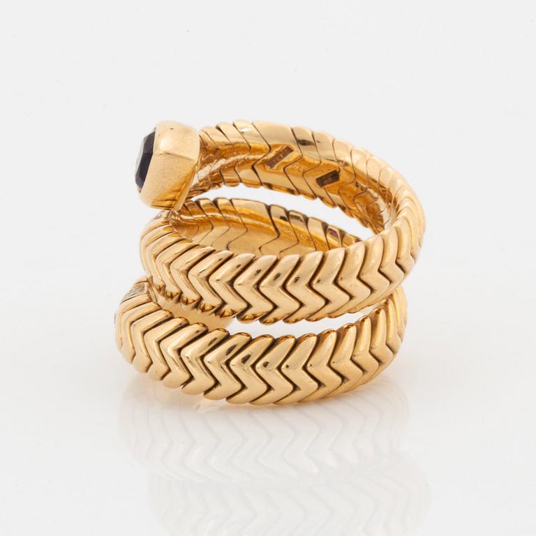 Bulgari ring "Spiga" 18K guld med en hjärtformad ametist och runda briljantslipade diamanter.