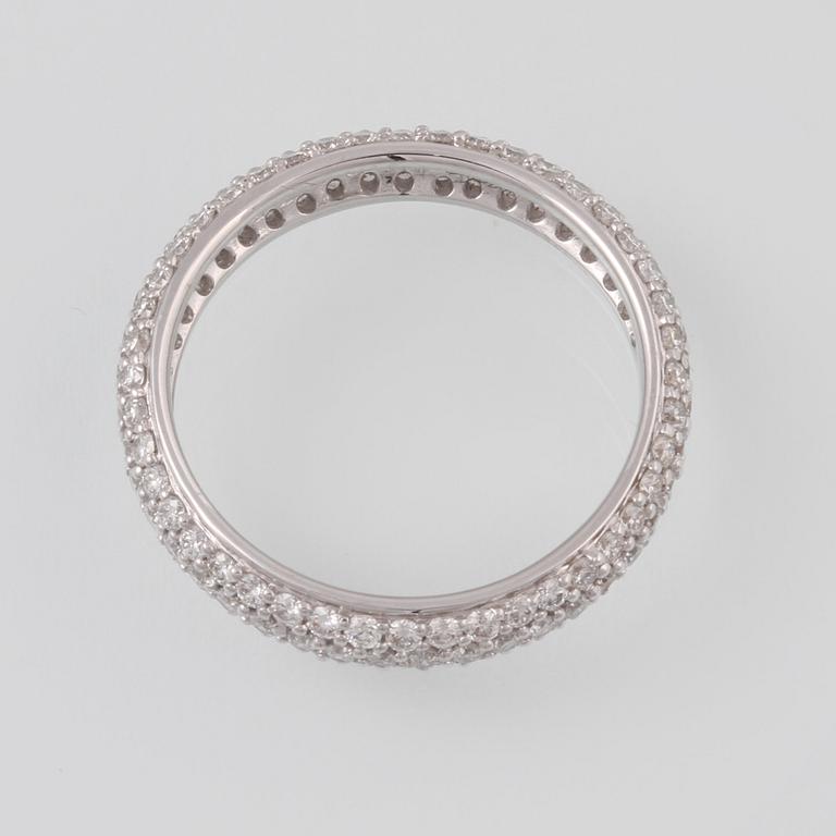 RING, 18K vitguld med briljantslipade diamanter 1.32 ct. Vikt 3,4 ct.