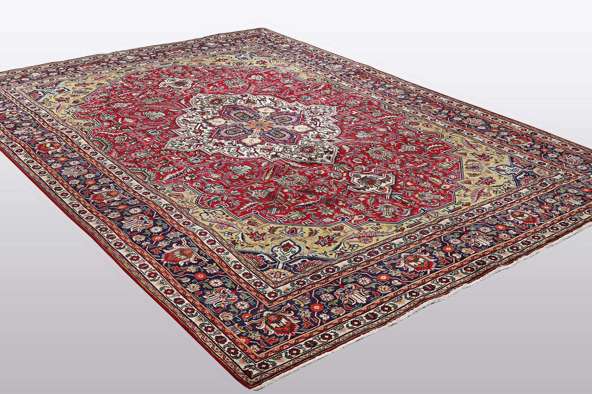 A carpet, Tabriz, ca 343 x 254 cm.