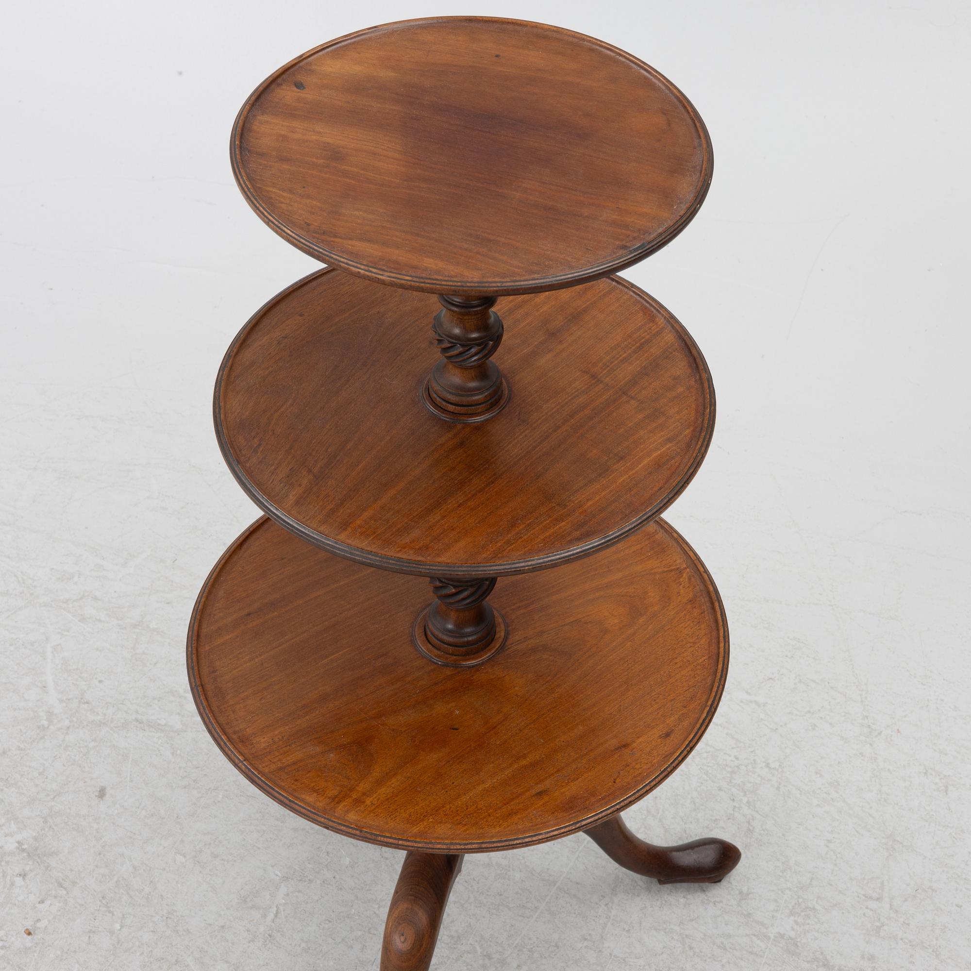 Table, a so-called dumb waiter, England, 19th Century.