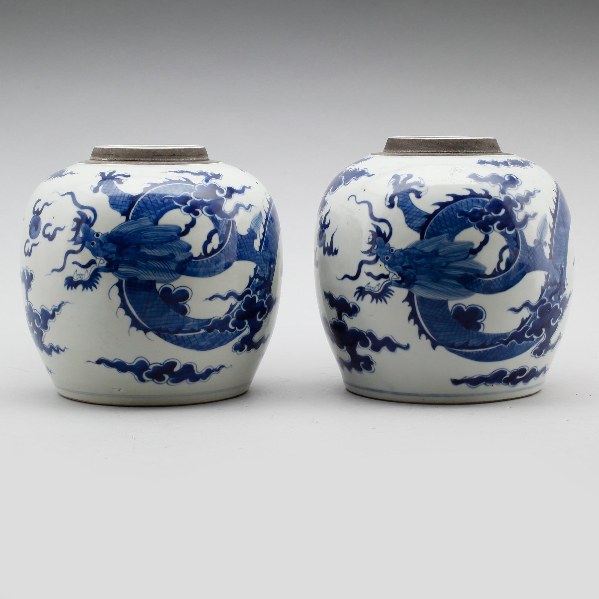 BOJANER, 2 st, porslin, Kina. 1900-tal.