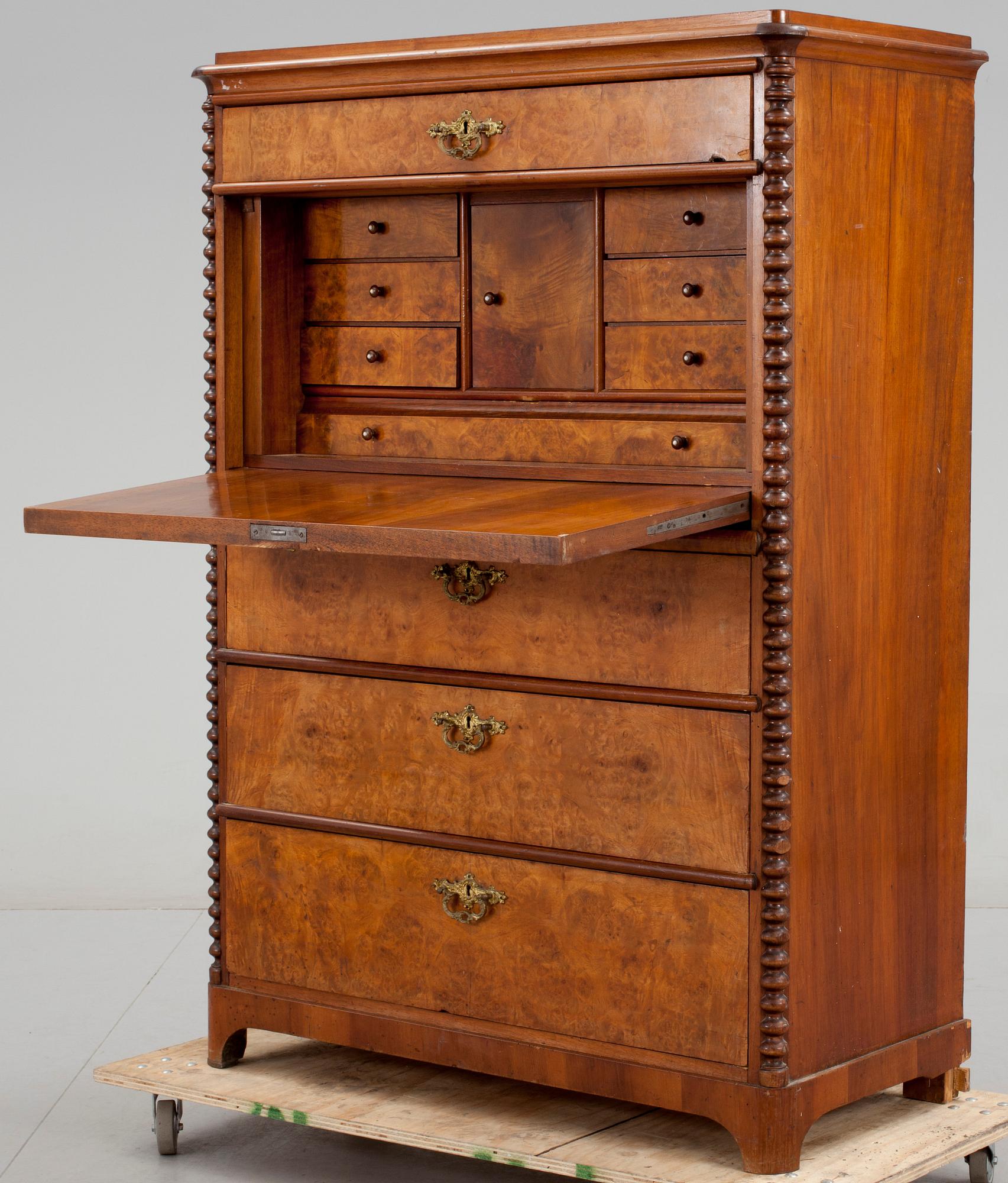 CHIFFONJÉ, nyrenässans, 1800-talets slut.