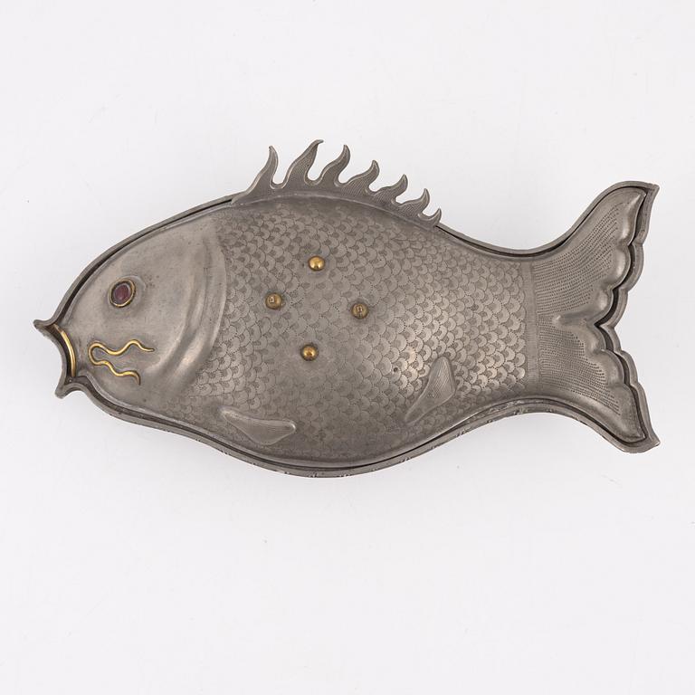 A pewter jelly mould with lid.