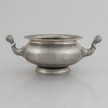 A Swedish pewter bowl, 1784.