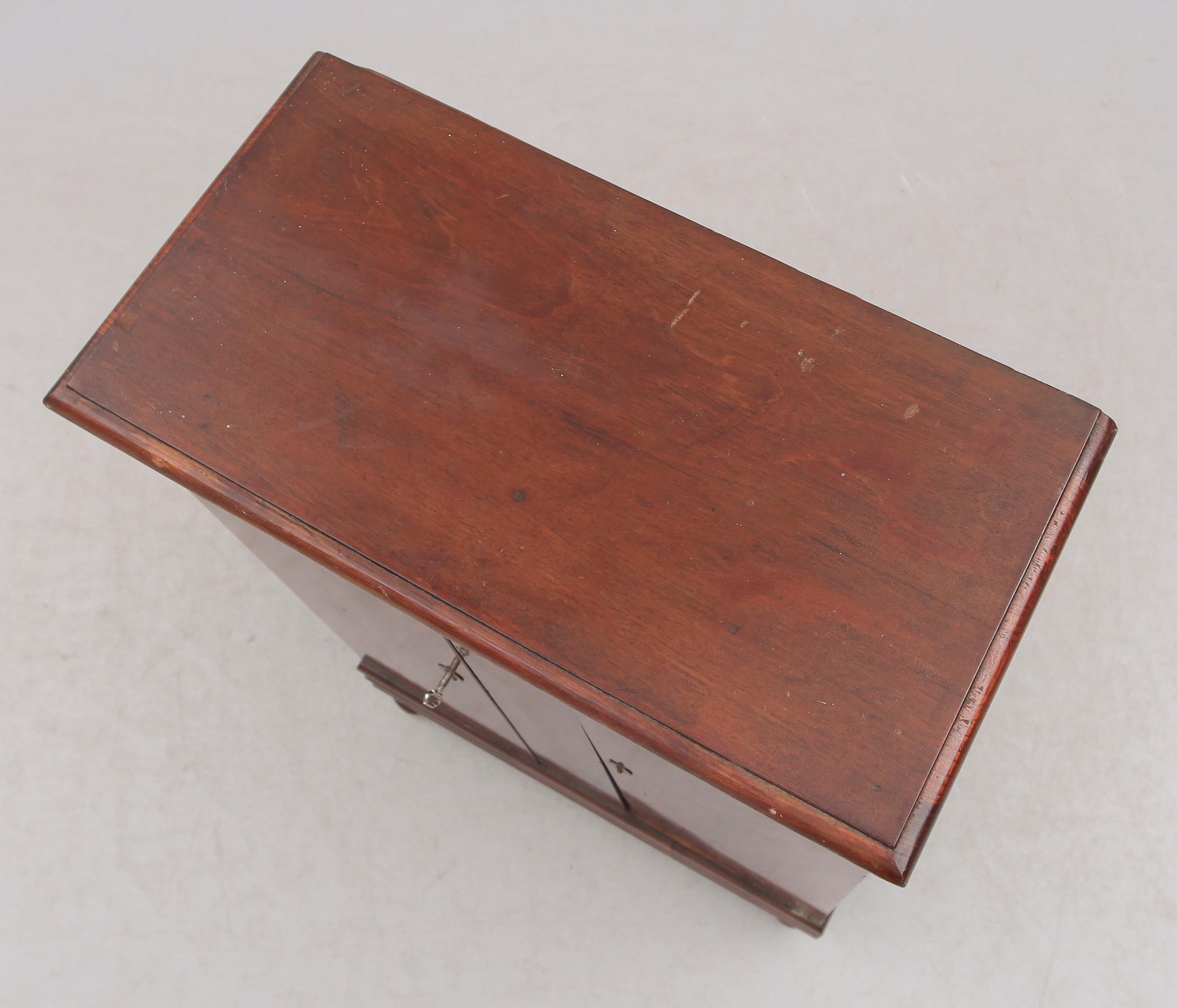 SKÅP, senempire, 1800-talets mitt.