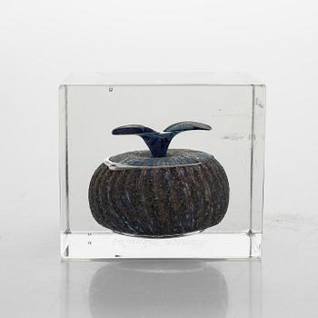 Oiva Toikka, annual glass cube 1980, signed Oiva Toikka Nuutajärvi 1980, 37/1000.