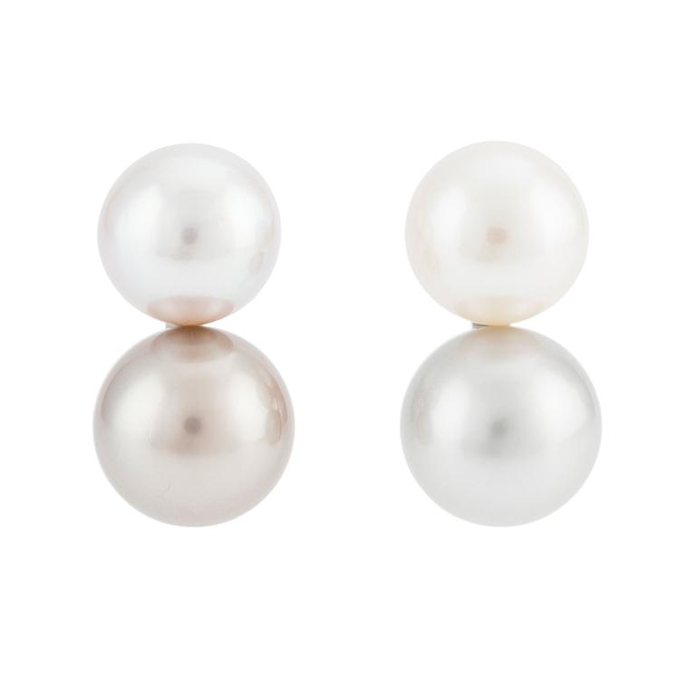 A pair of Gaudy earrings and pendants  18K white gold with cultured pearls.