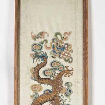 Dräktpanel, broderi på siden, Qingdynastin (1644-1912).
