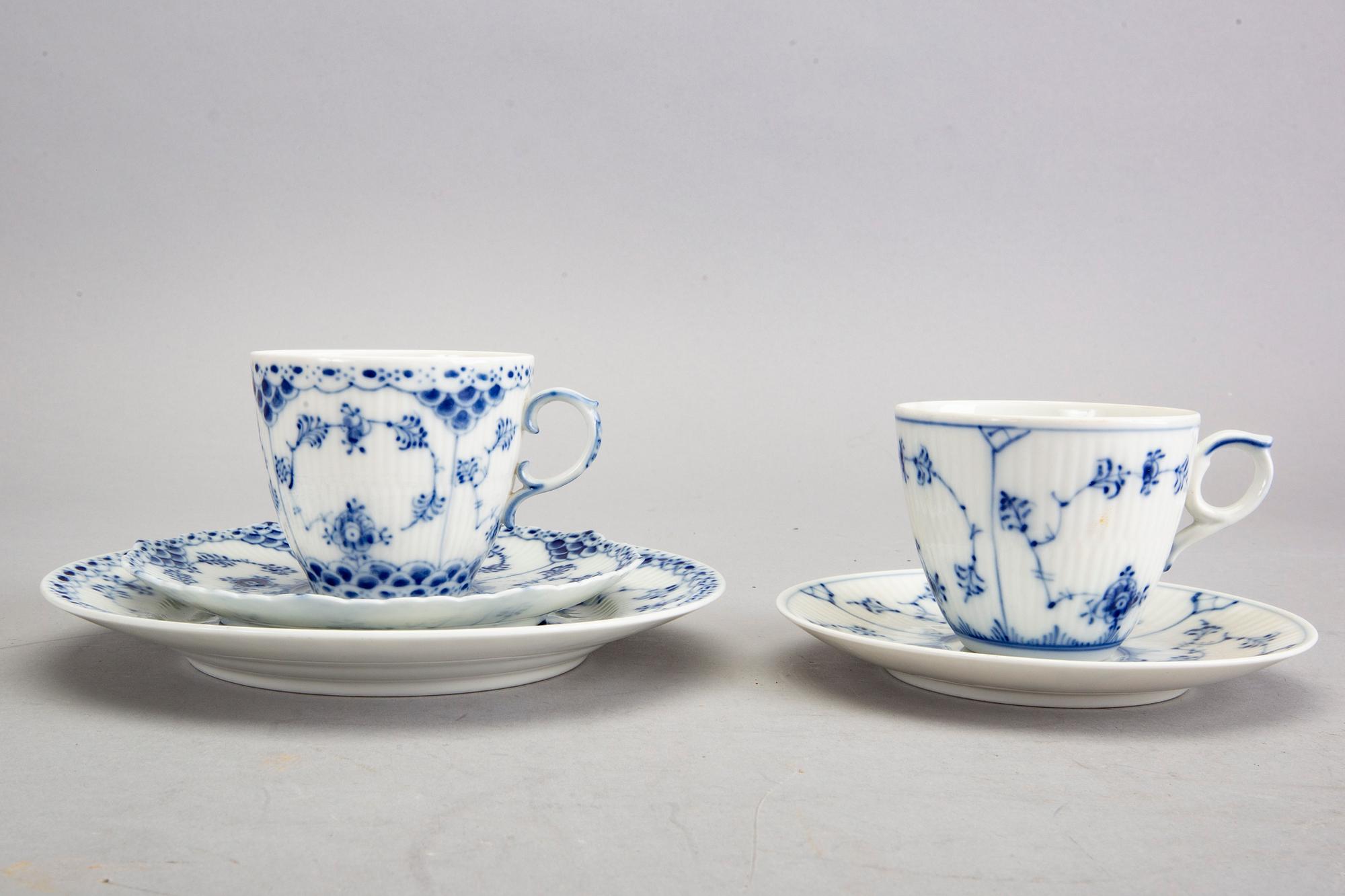 SERVIS ca 71 dlr, "Musselmalet helblonde", Royal Copenhagen Danmark 1900-talets andra hälft porslin.