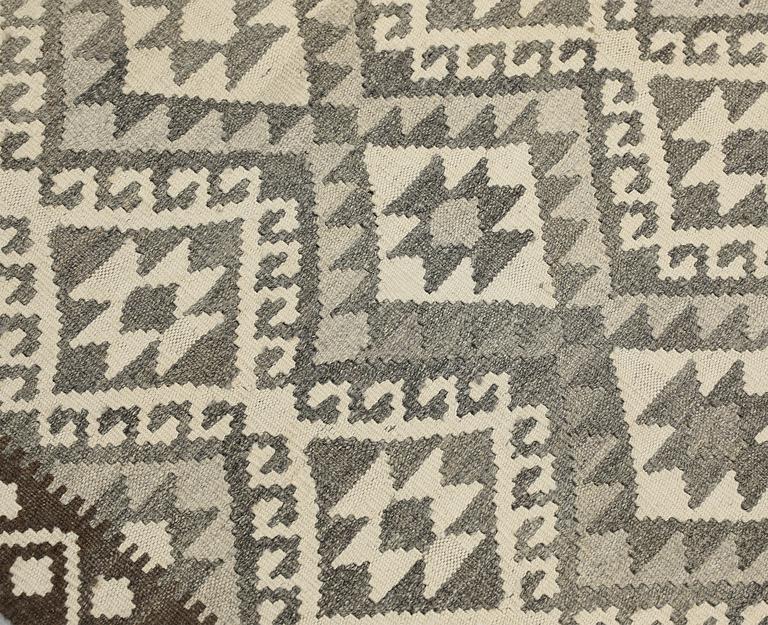 A Kilim runner, approx. 397 x 88 cm.