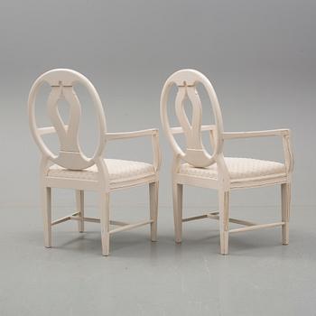 KARMSTOLAR,  ett par, Gustaviansk stil, 1900-talets första hälft.
