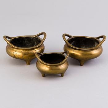 A set of three Chinese incense burners, 19th century.