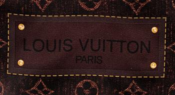 SCARF, Louis Vuitton.