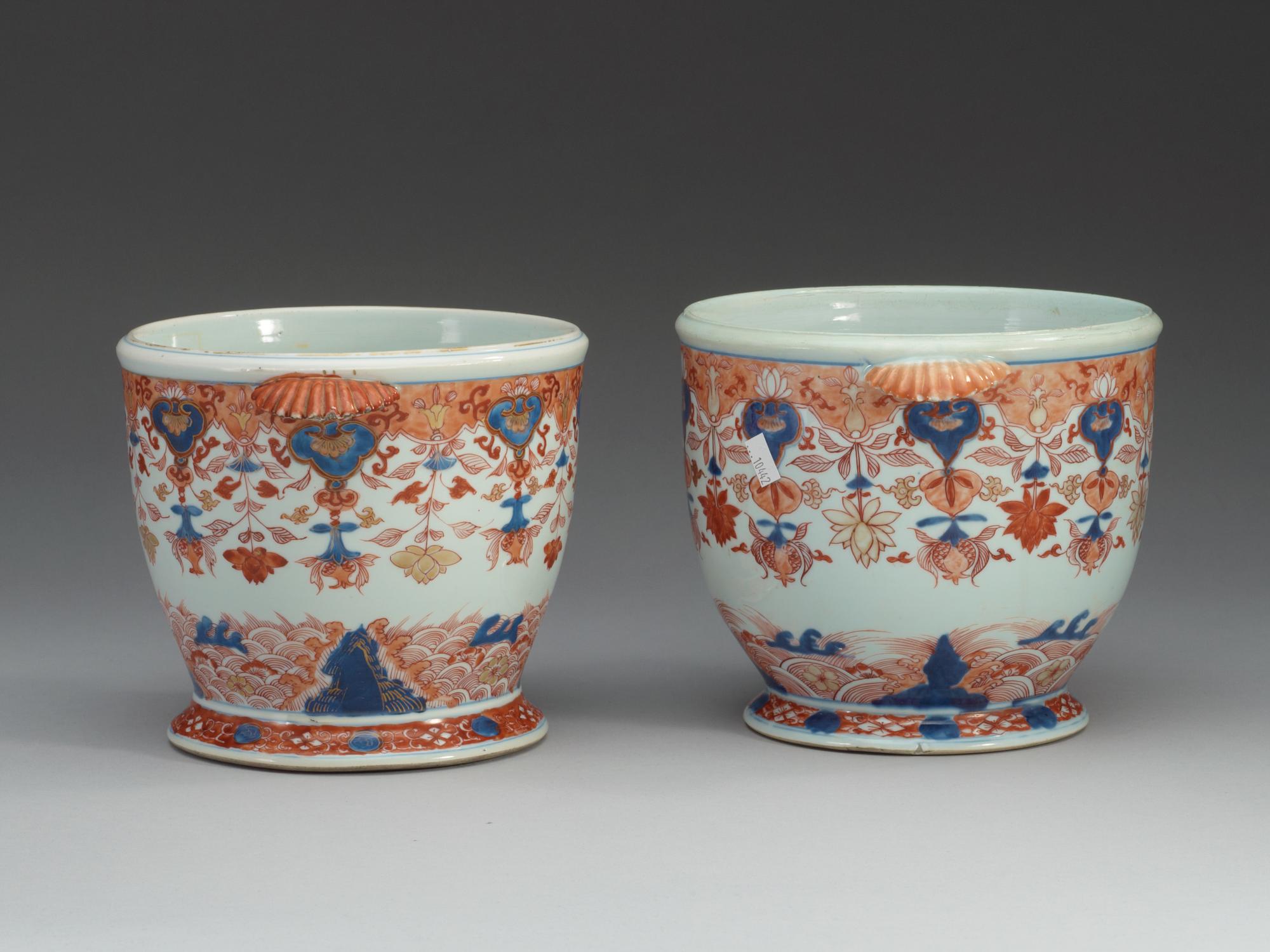 A pair of imari wine coolers, Qing dynasty, early 18th Century.
