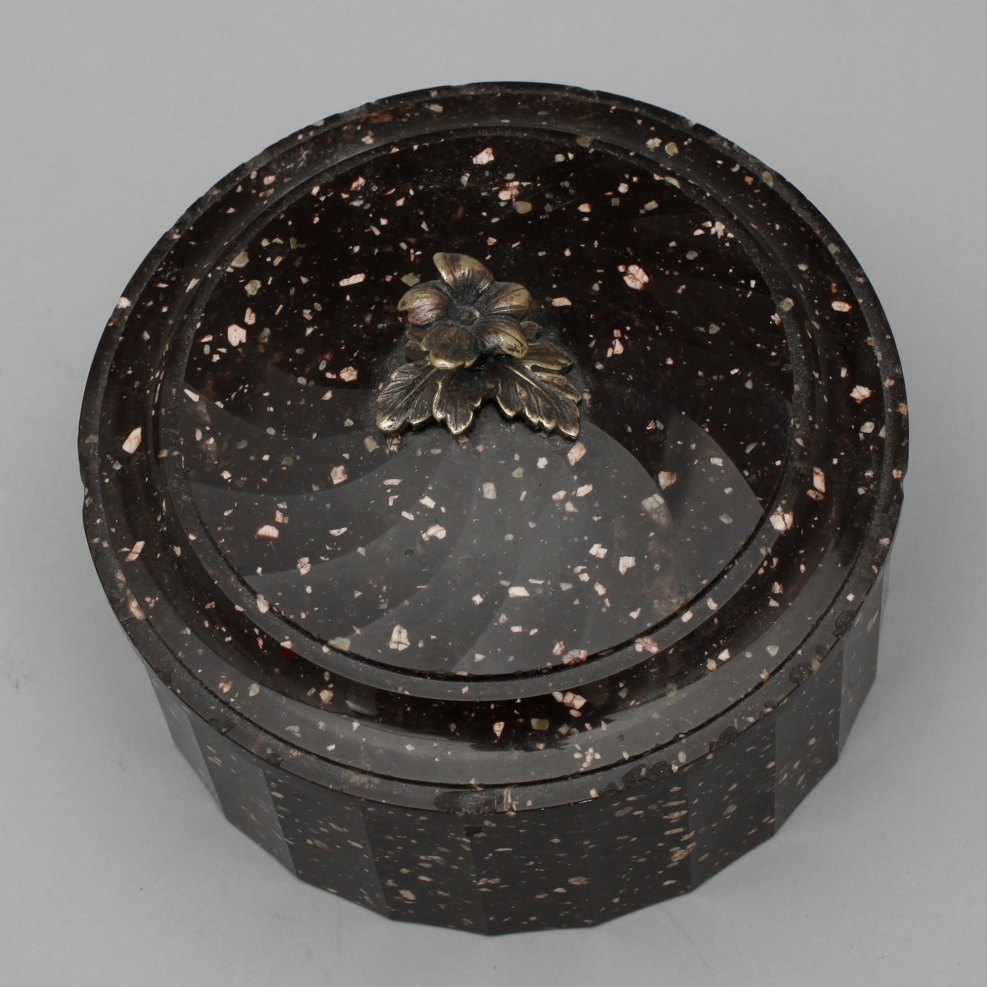 SMÖRASK, porfyr, Älvdalen, empire, 1800-talets början.