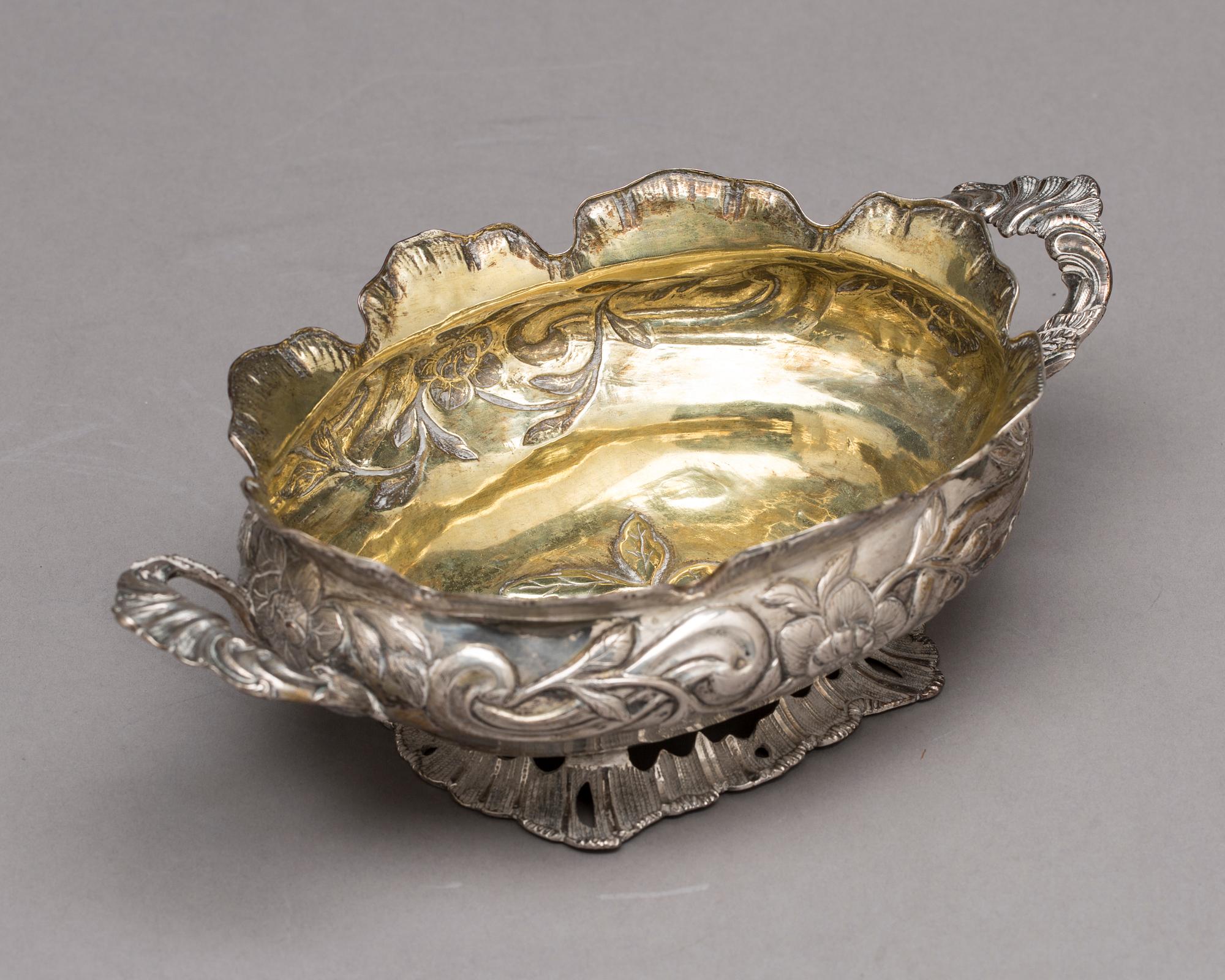 SKÅL PÅ FOT, silver, barock, icke identifierbar mästarstämplar, sannolikt Königsberg, 1700-talets mitt. Vikt ca 420g.