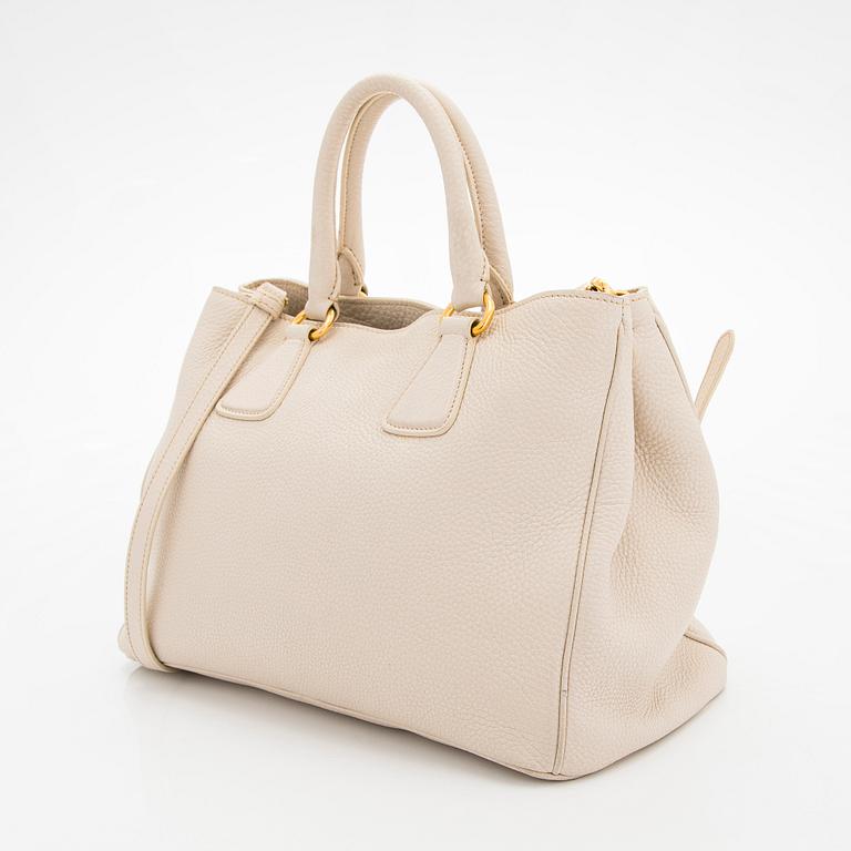 Prada, a 'Vitello Daino Tote' bag.