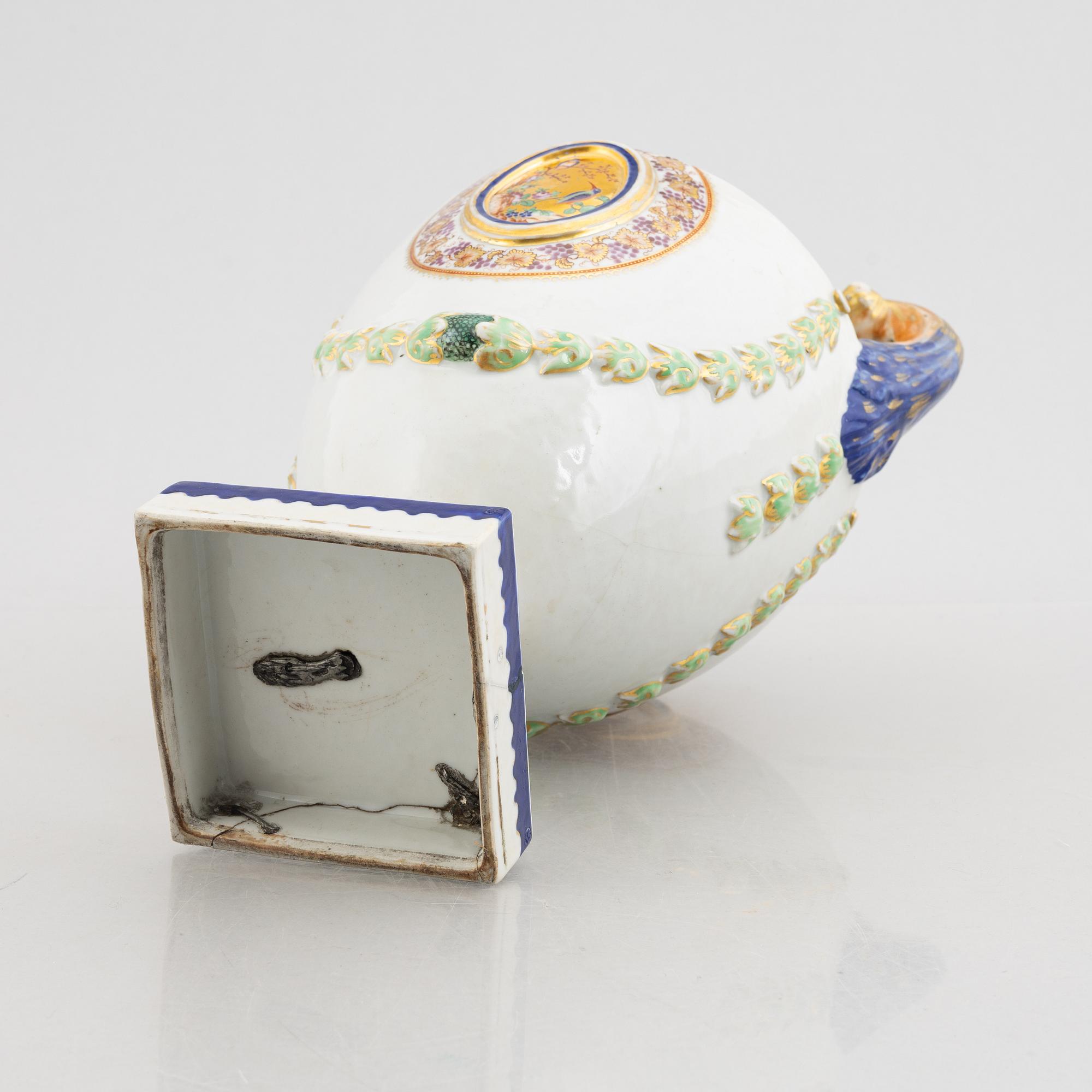 A famille rose 'Chinese Export' jar with cover, Qing dynasty, Qianlong (1736-95).
