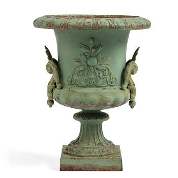 199. A green-painted cast-iron urn from Norrahammars bruk, Sweden, late 19th century.