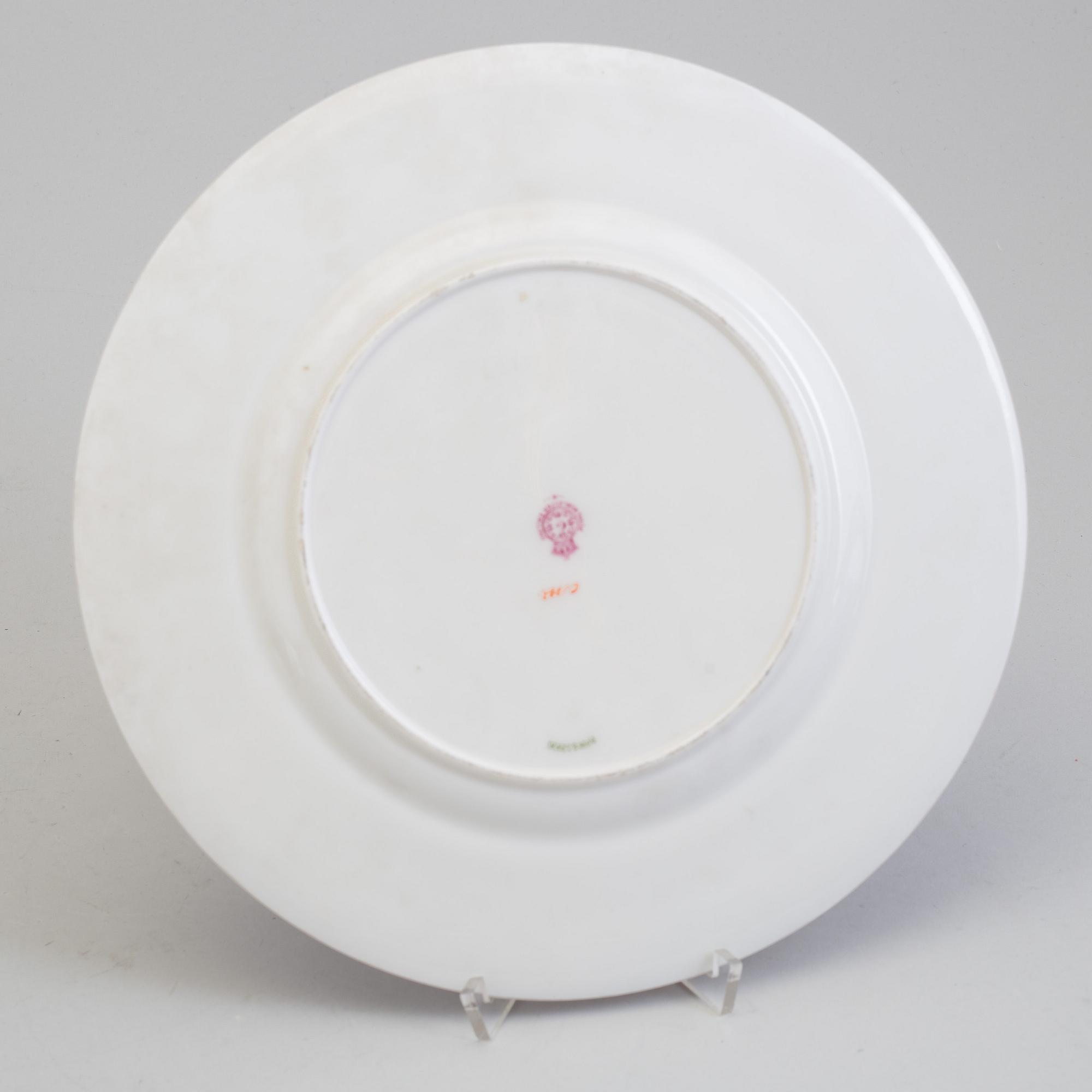 TALLRIKAR, åtta stycken, porslin. England, Royal Worcester.
