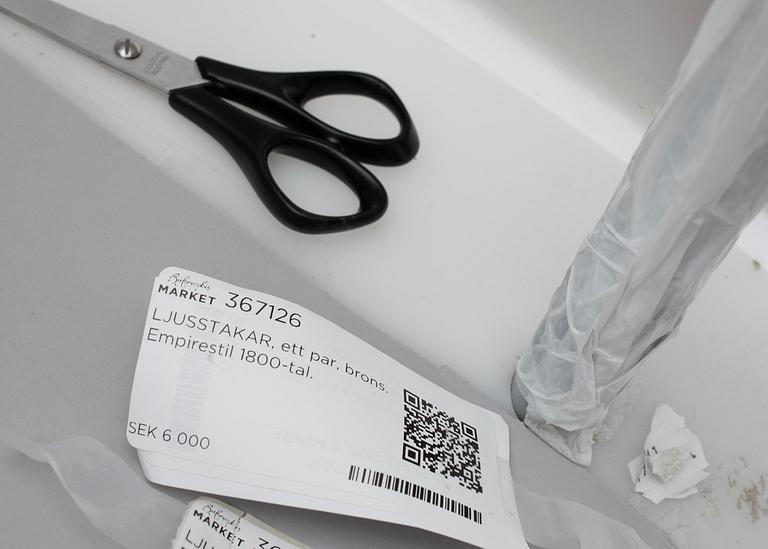 LJUSSTAKAR, ett par, brons. Empirestil 1800-tal.