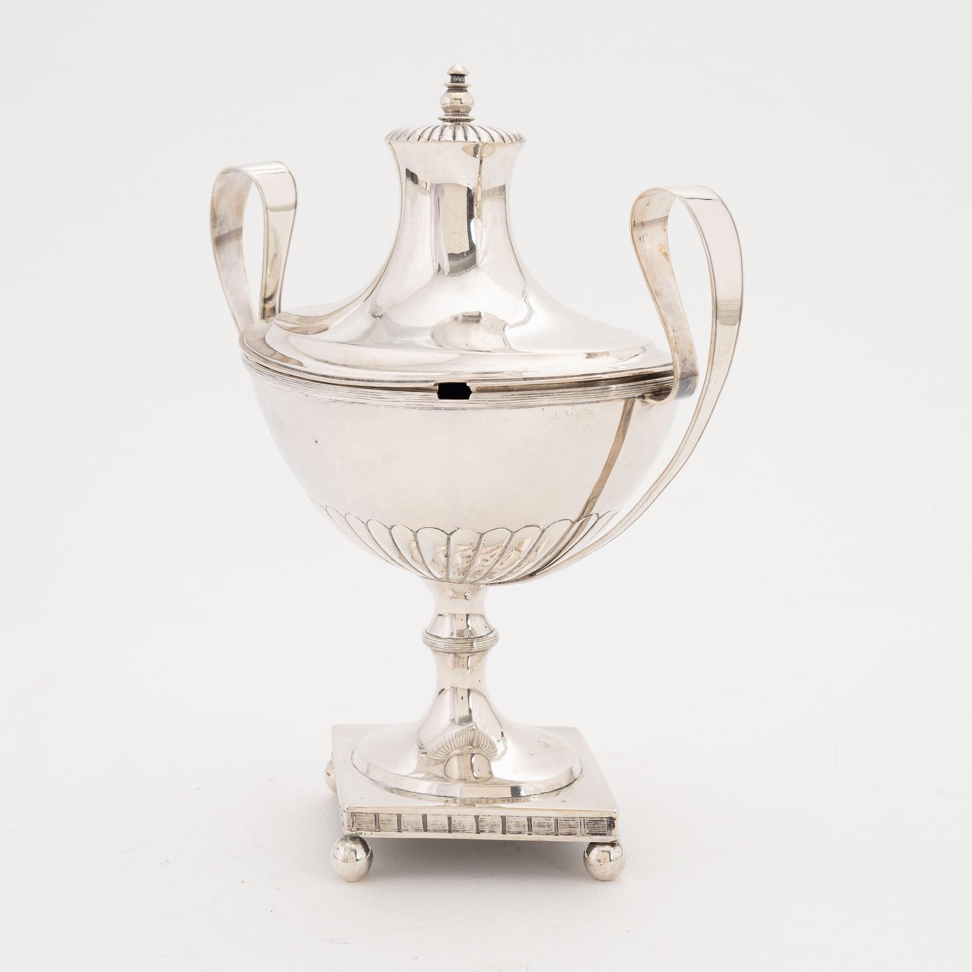 A silver sugarbowl with lid by Michael Olof Barkman, Varberg, 1820.