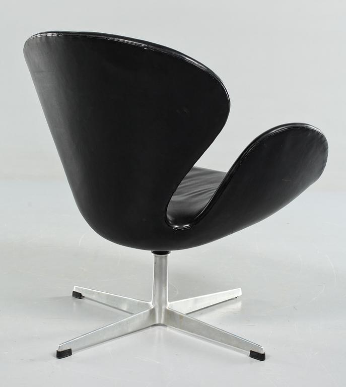 FÅTÖLJ, "Svanen", Arne Jacobsen, Fritz Hansen, 1900-talets andra hälft.