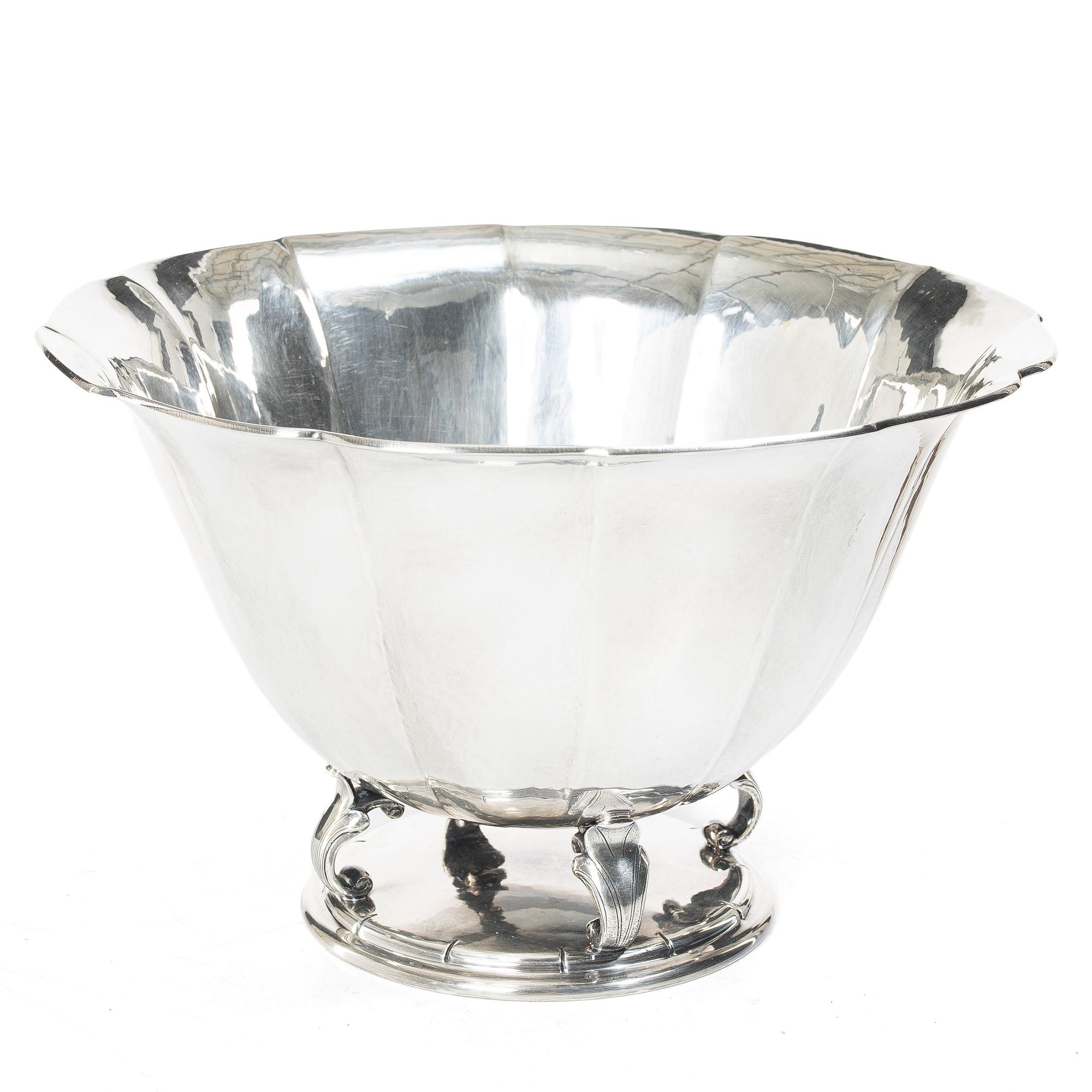 A silver bowl on foot, GAB, Stockholm, 1931.