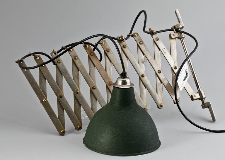 TAKLAMPA/VÄGGLAMPA, metall, 1900-talets mitt.