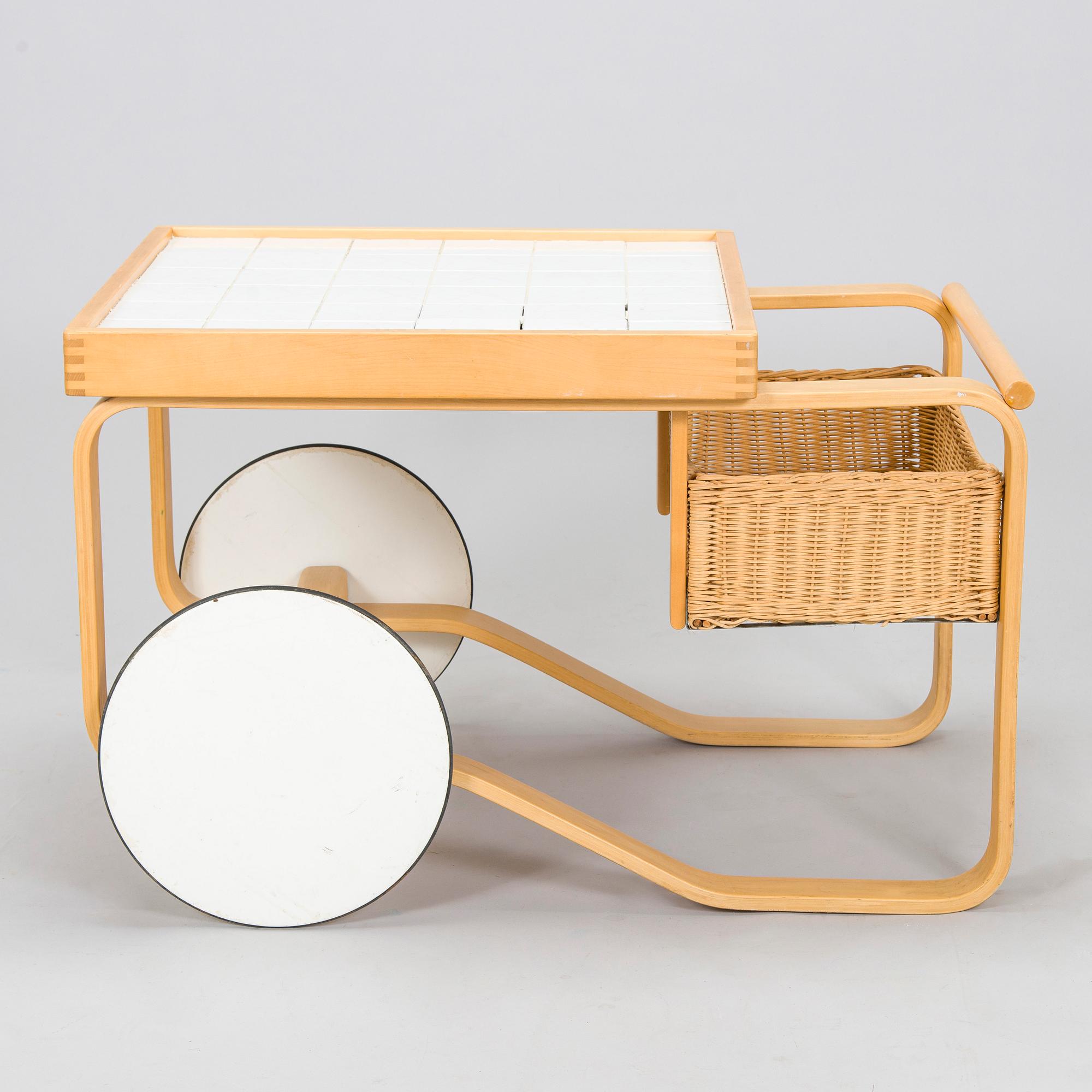 Alvar Aalto, serveringsvagn, modell 900, Artek, Finland, 1970-tal.