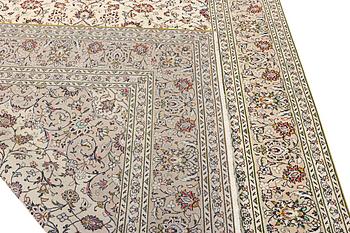 A Keshan carpet, c. 342 x 242 cm.