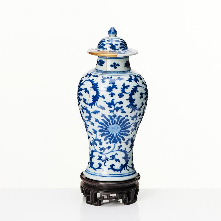 A Chinese blue and white lotus vase with cover, Qing dynasty, 18th Century.