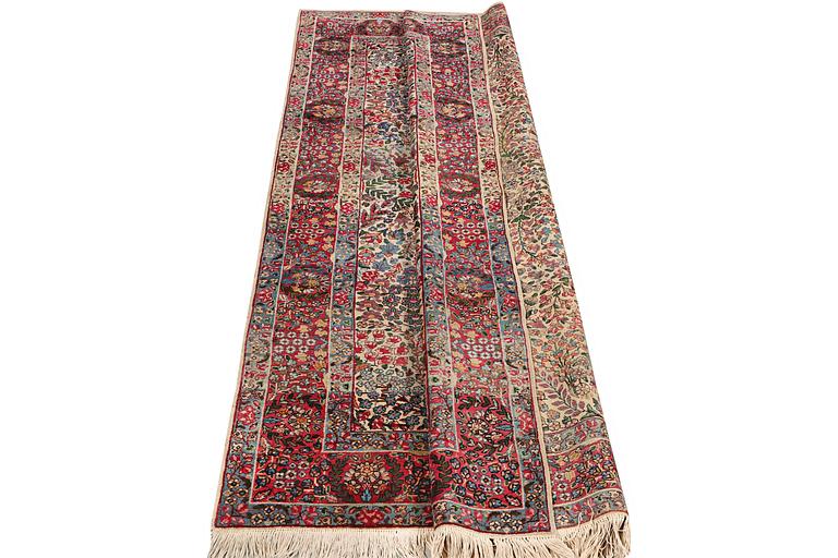 A rug, Kerman Laver, ca 222 x 138 cm.