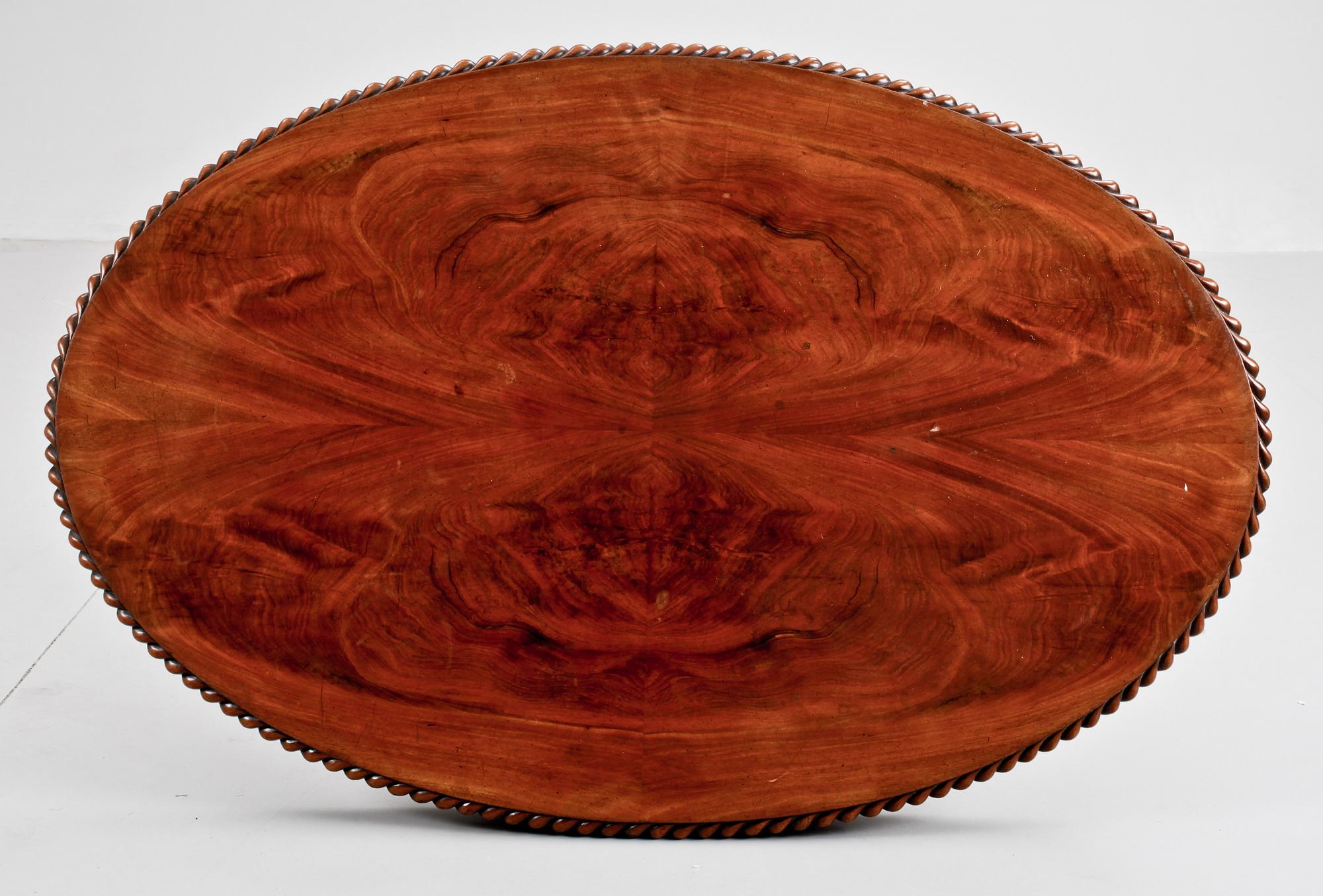 DIVANBORD, nyrokoko, 1800-talets andra hälft.