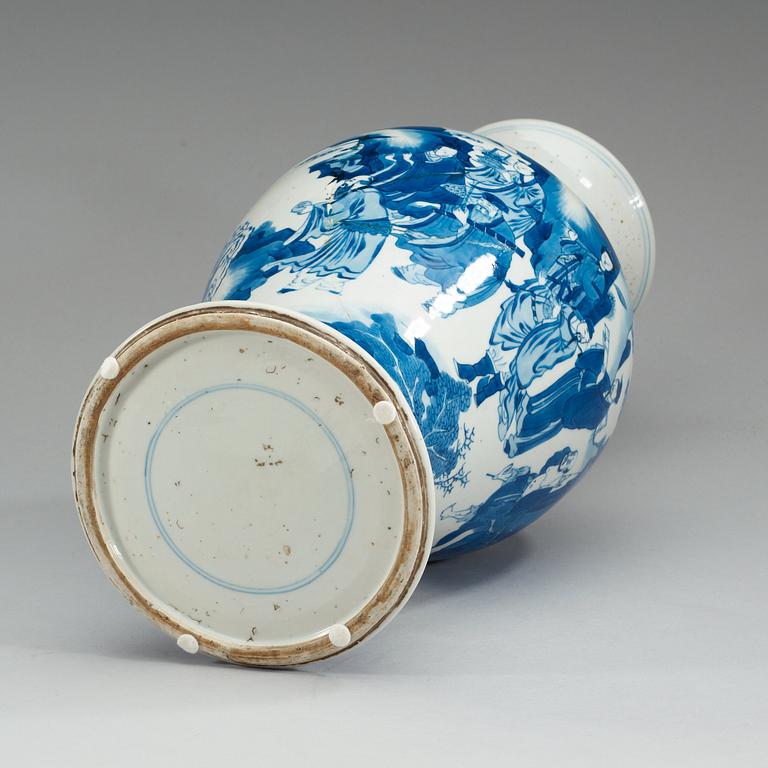 A blue and white vase, Qing dynasty.