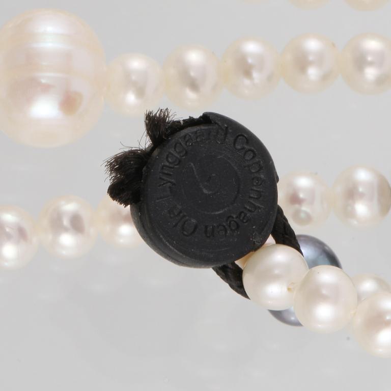 COLLIER, odlade pärlor med lås i 18K vitguld, briljantslipade diamanter samt odlad pärla, Ole Lynggaard.